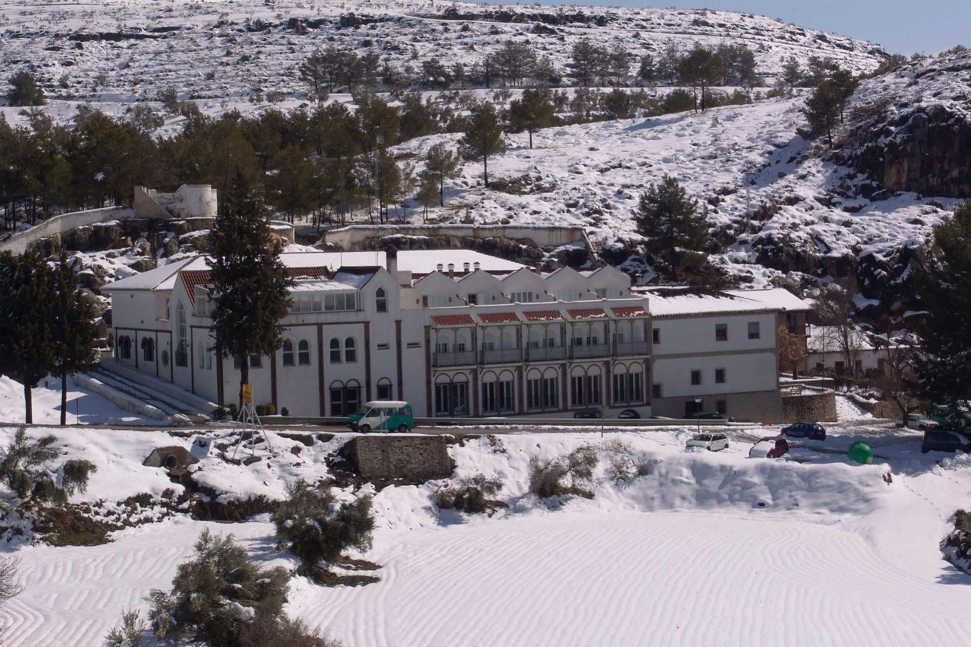 Balneario De Alicun De Las Torres Villanueva de las Torres 외부 사진